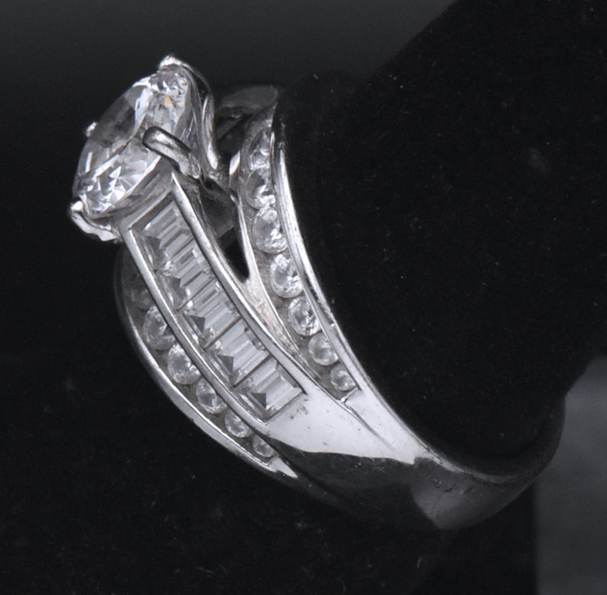 Stunning Sterling Silver Cubic Zirconia Ring - Size 6.25