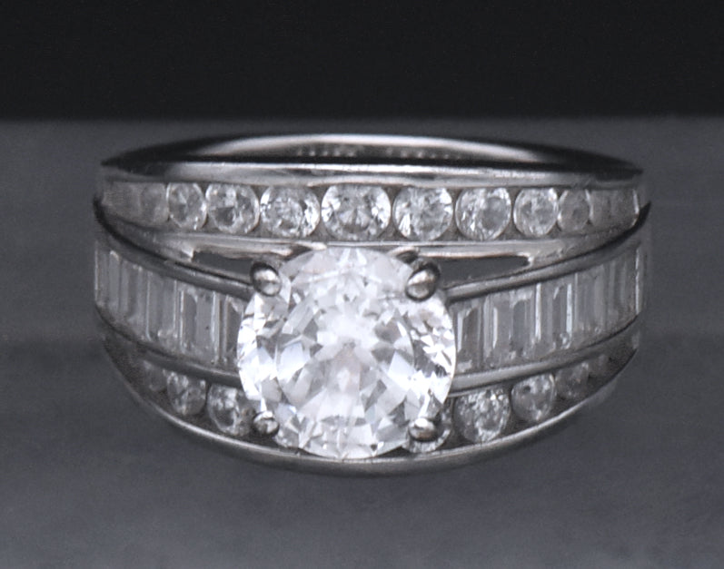 Stunning Sterling Silver Cubic Zirconia Ring - Size 6.25