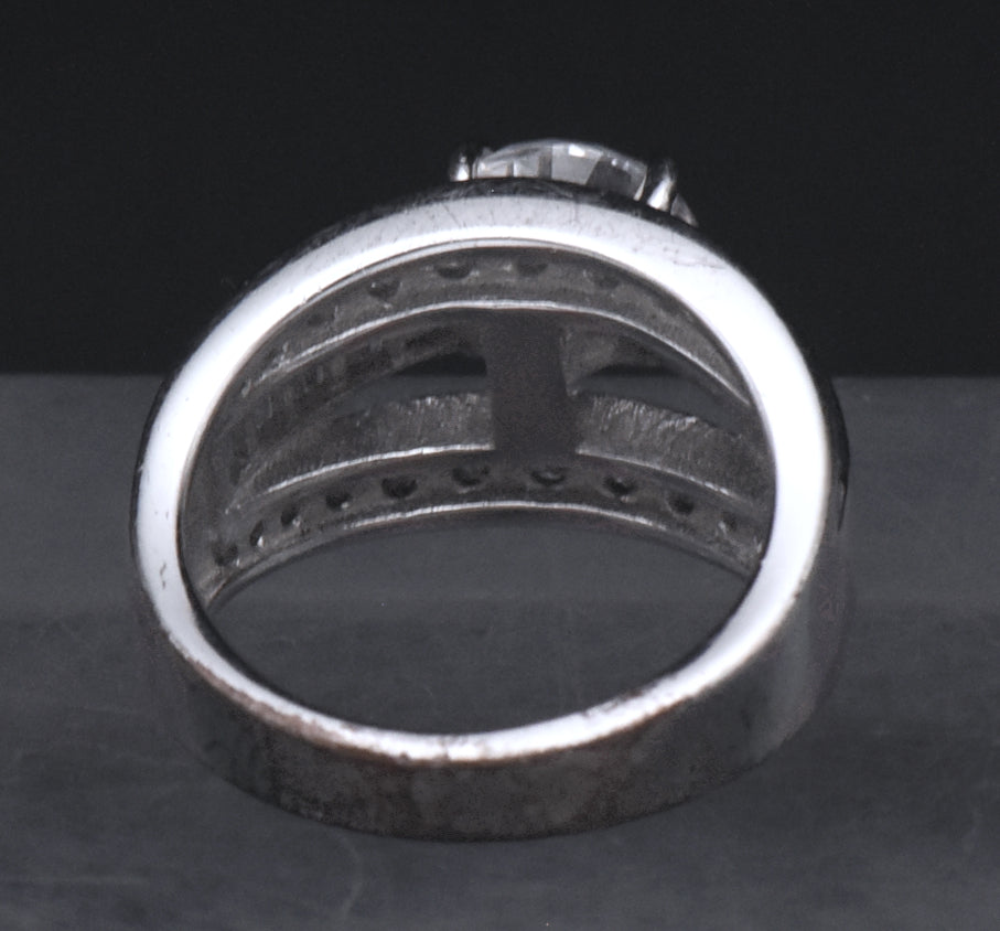 Stunning Sterling Silver Cubic Zirconia Ring - Size 6.25