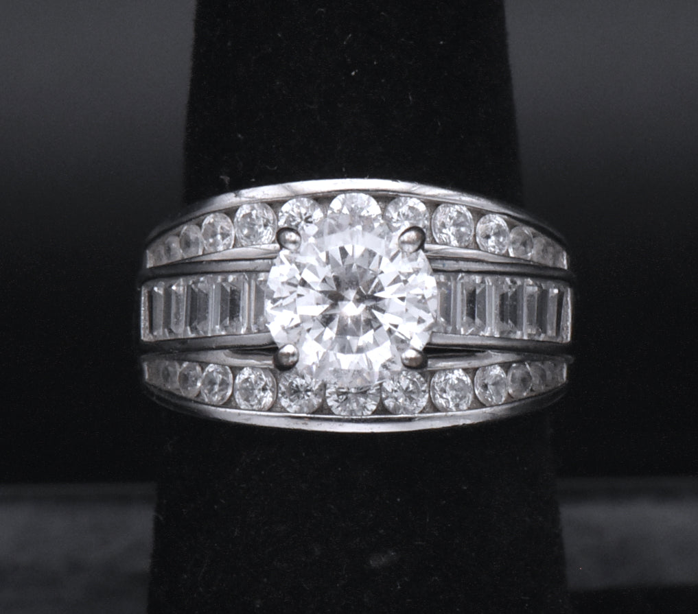 Stunning Sterling Silver Cubic Zirconia Ring - Size 6.25