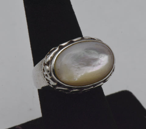 Château d'Argent - Vintage Sterling Silver and Mother of Pearl Ring - Size 7