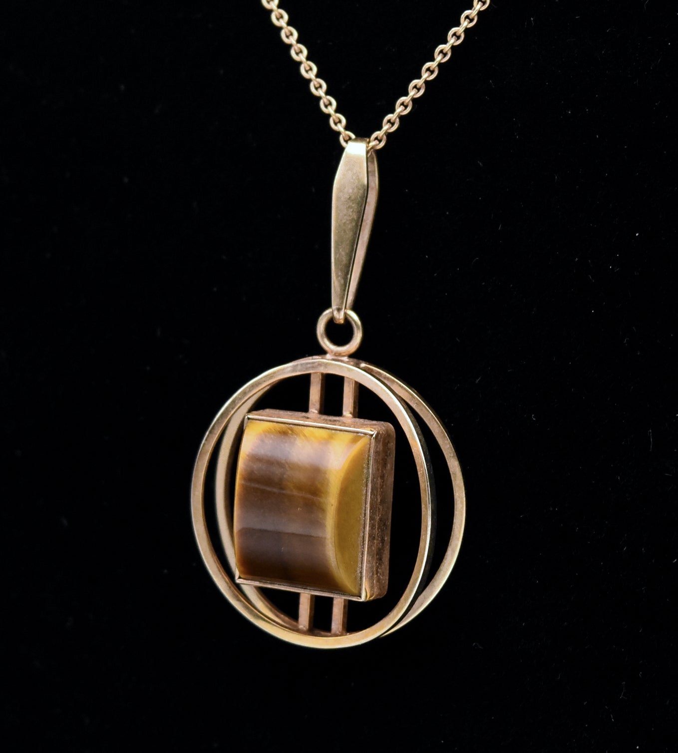 Kordes & Lichtenfels - 9kt Gold Tiger's Eye Pendant Gold Chain Necklace - 18"