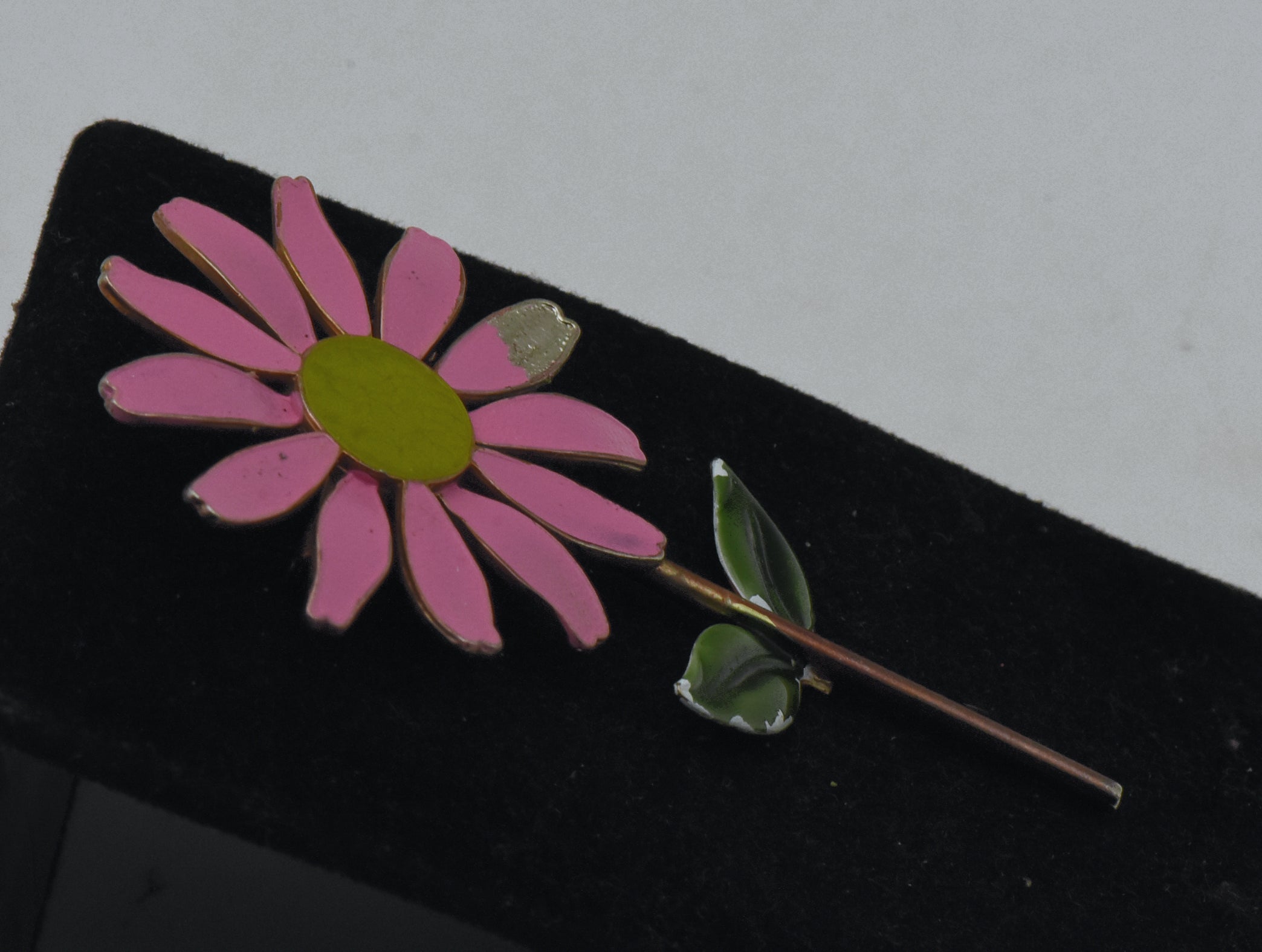 Vintage Metal Pink Flower Brooch - DAMAGED