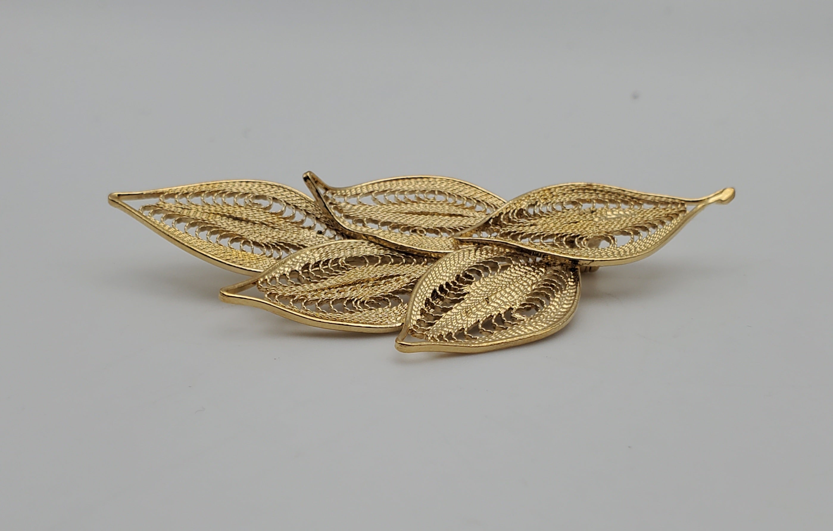 Vintage Gold Tone Filigree Leaves Brooch