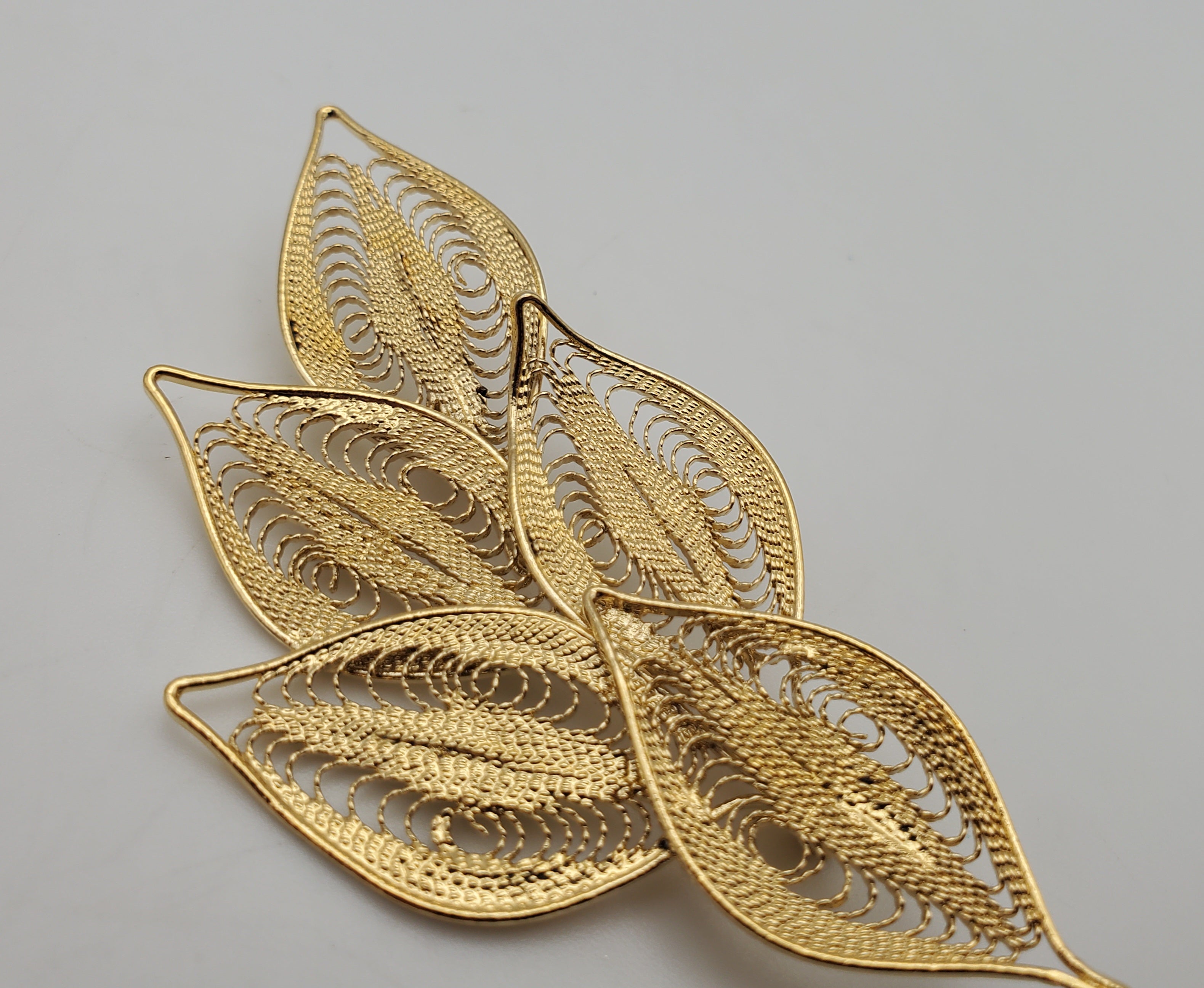Vintage Gold Tone Filigree Leaves Brooch