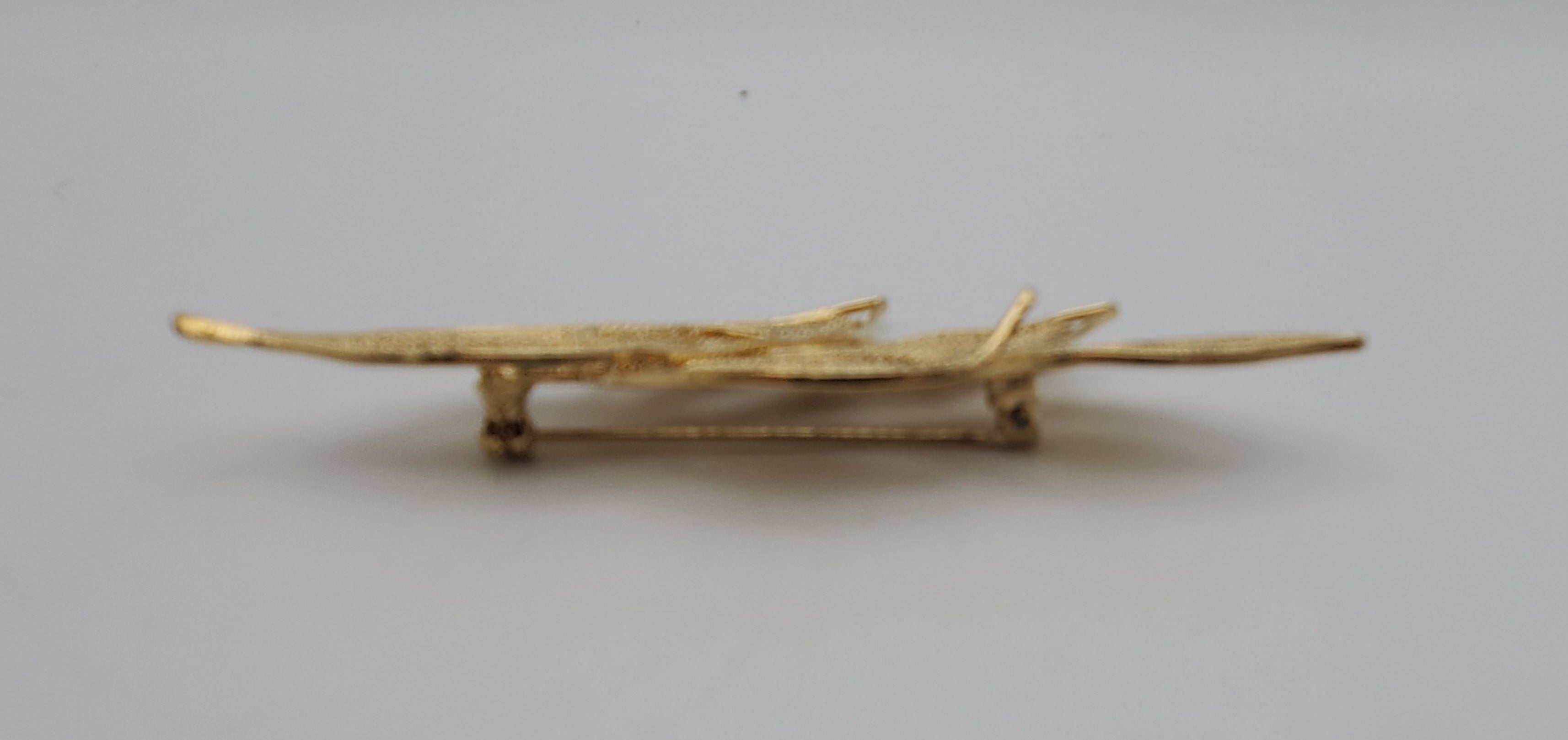 Vintage Gold Tone Filigree Leaves Brooch