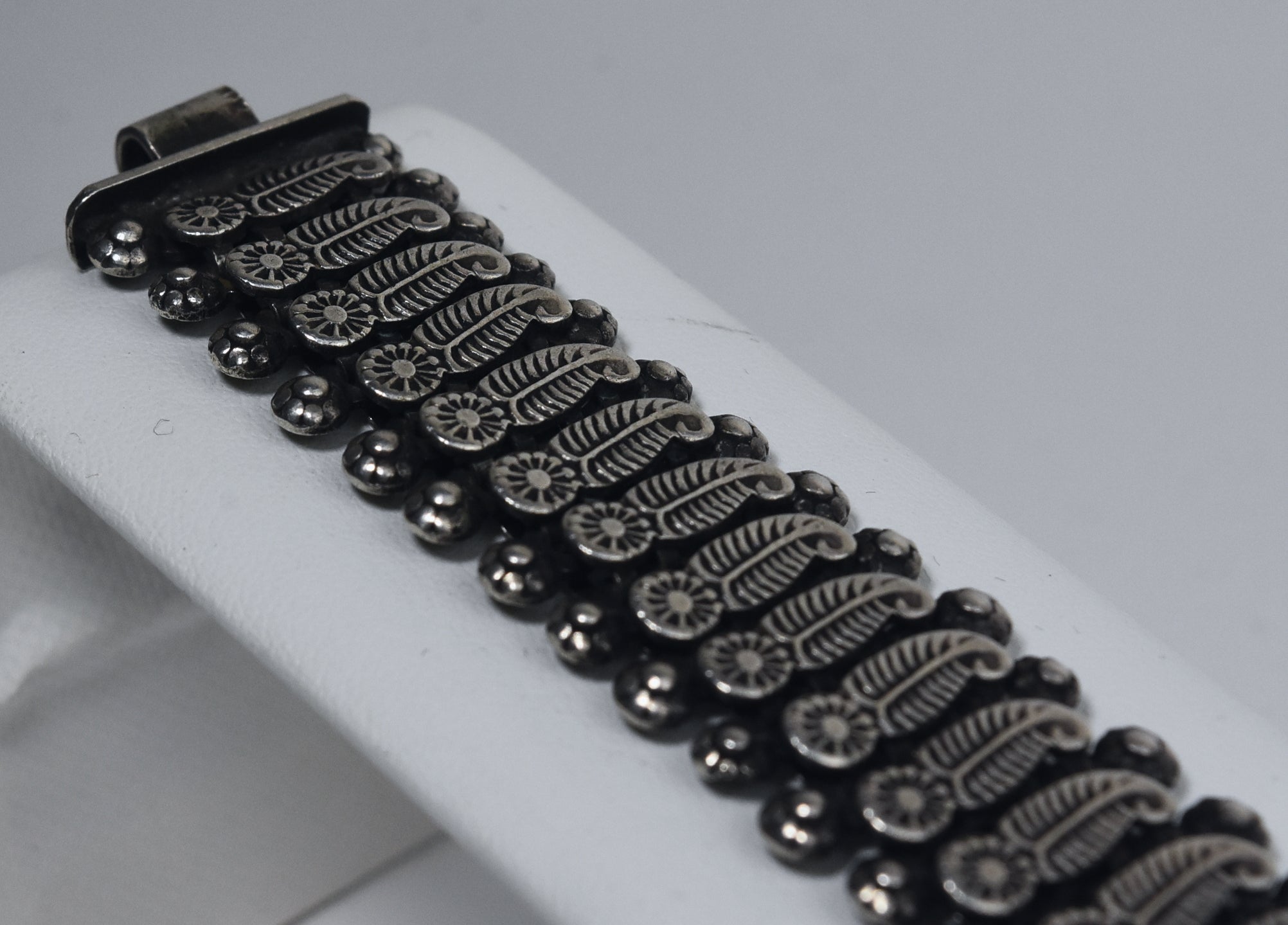 Vintage Rajasthan Silver Heavy Flexible Feather Link Bracelet