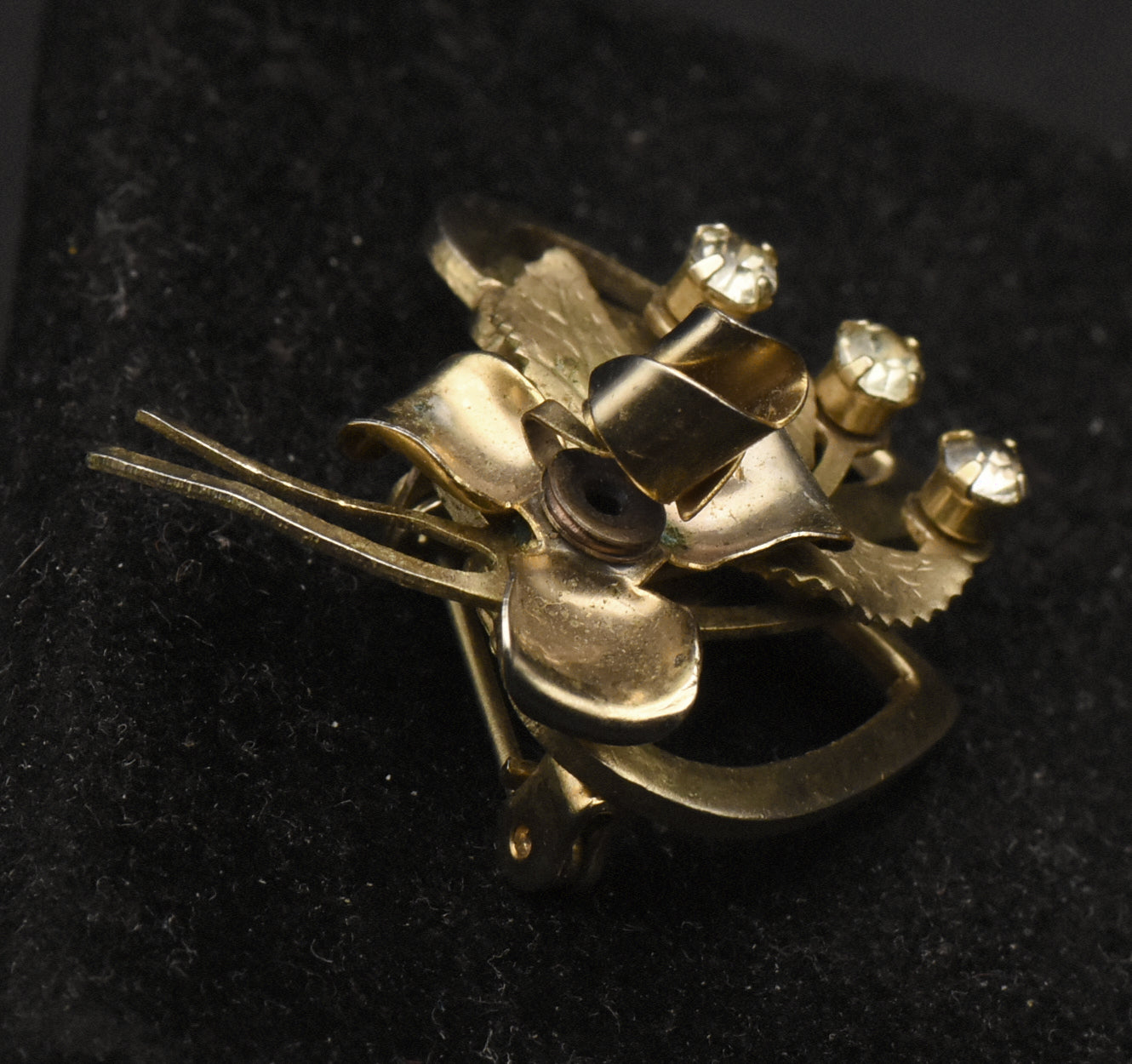 Vintage Gold Tone Interlocked Hearts Brooch