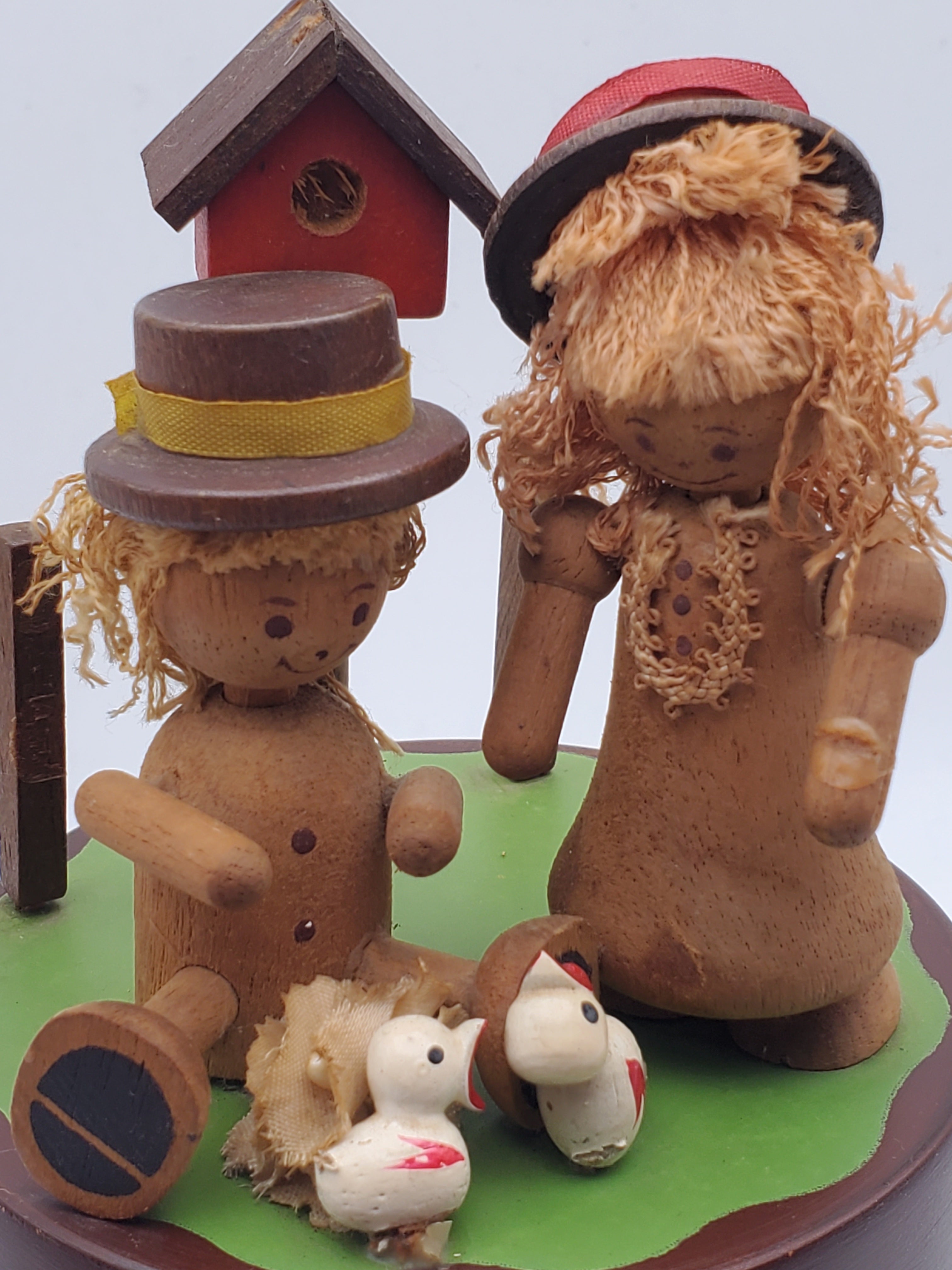 Hummelwerk - Dan's Kids Vintage Wooden Rotating Wind-Up Music Box