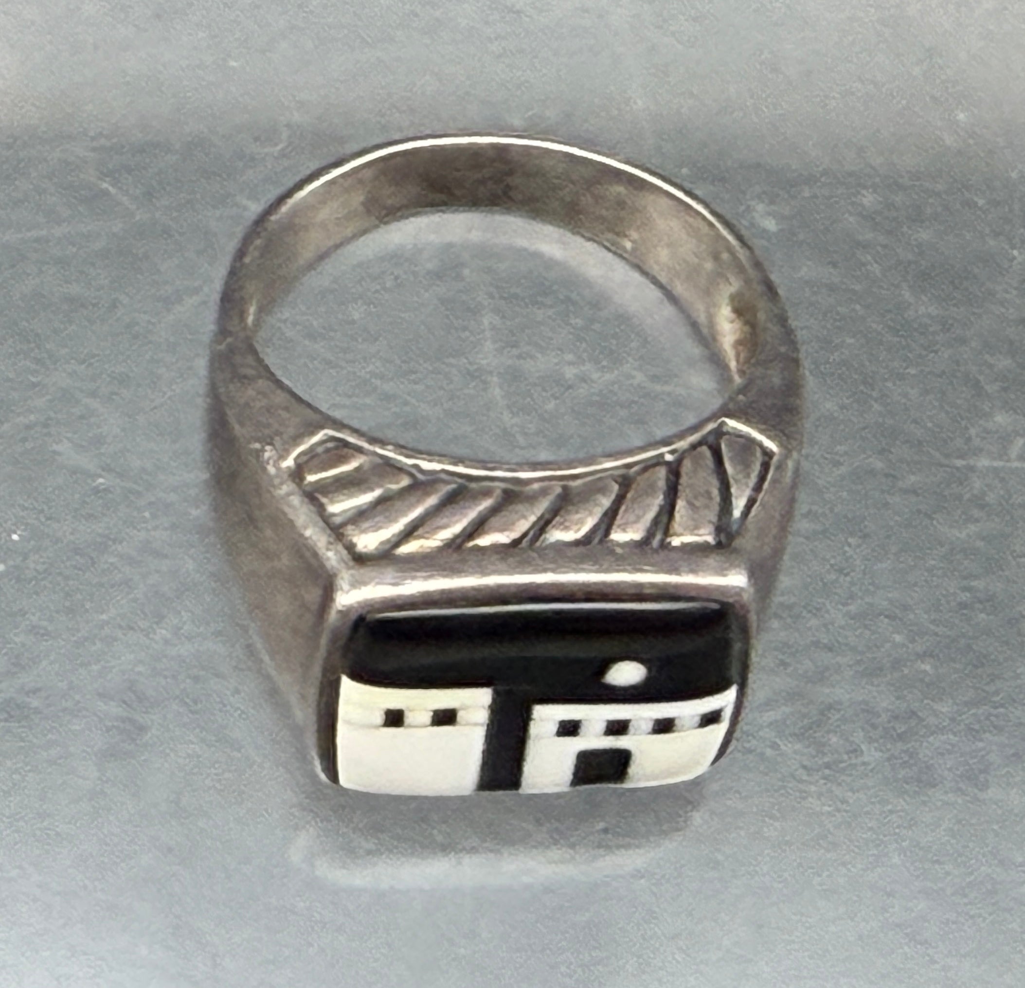 Vintage Handcrafted Sterling Silver Inlaid Pueblo "Storyteller" Ring - Size 10.75
