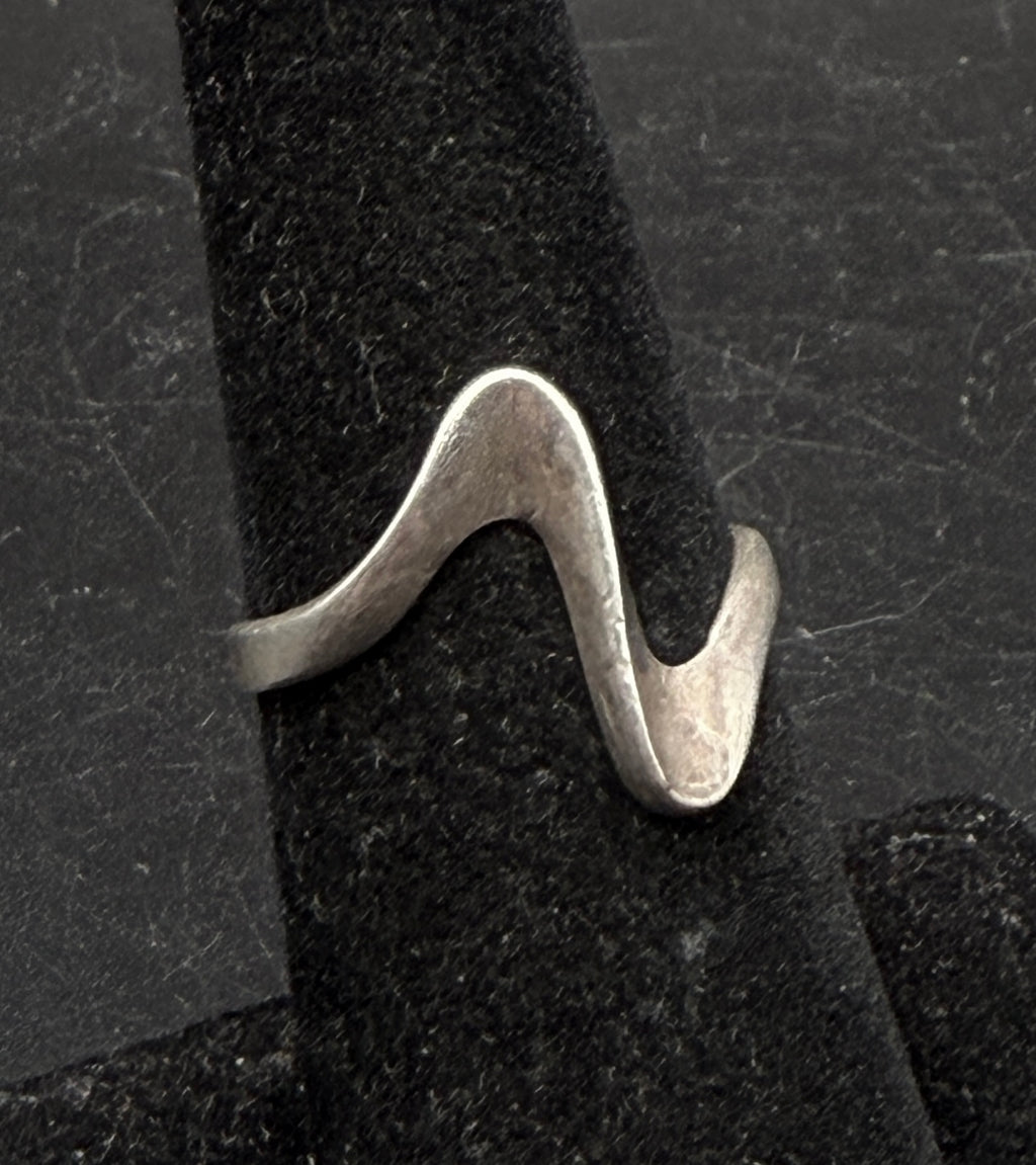Vintage Sterling Silver Zigzag Band - Size 6