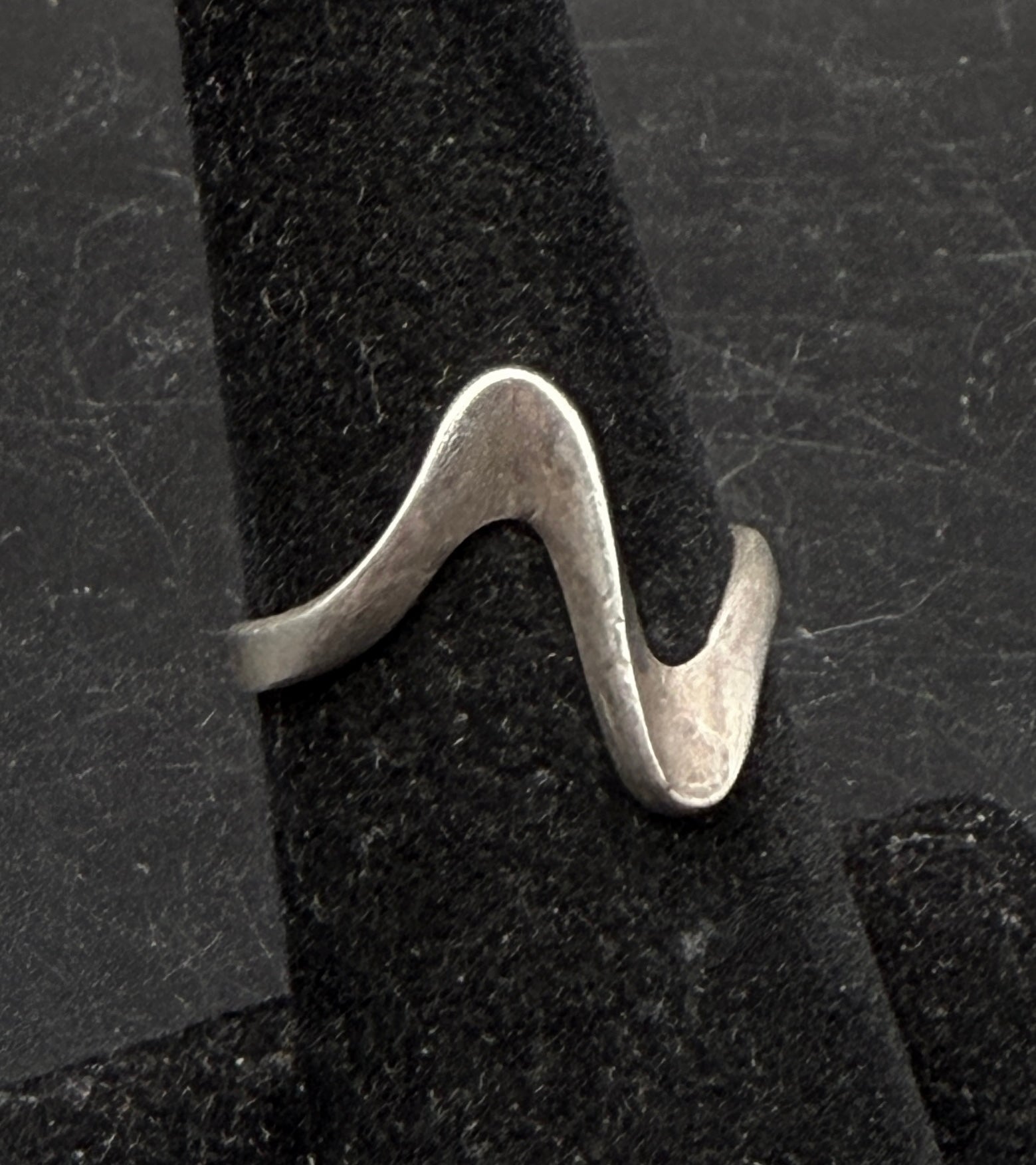 Vintage Sterling Silver Zigzag Band - Size 6