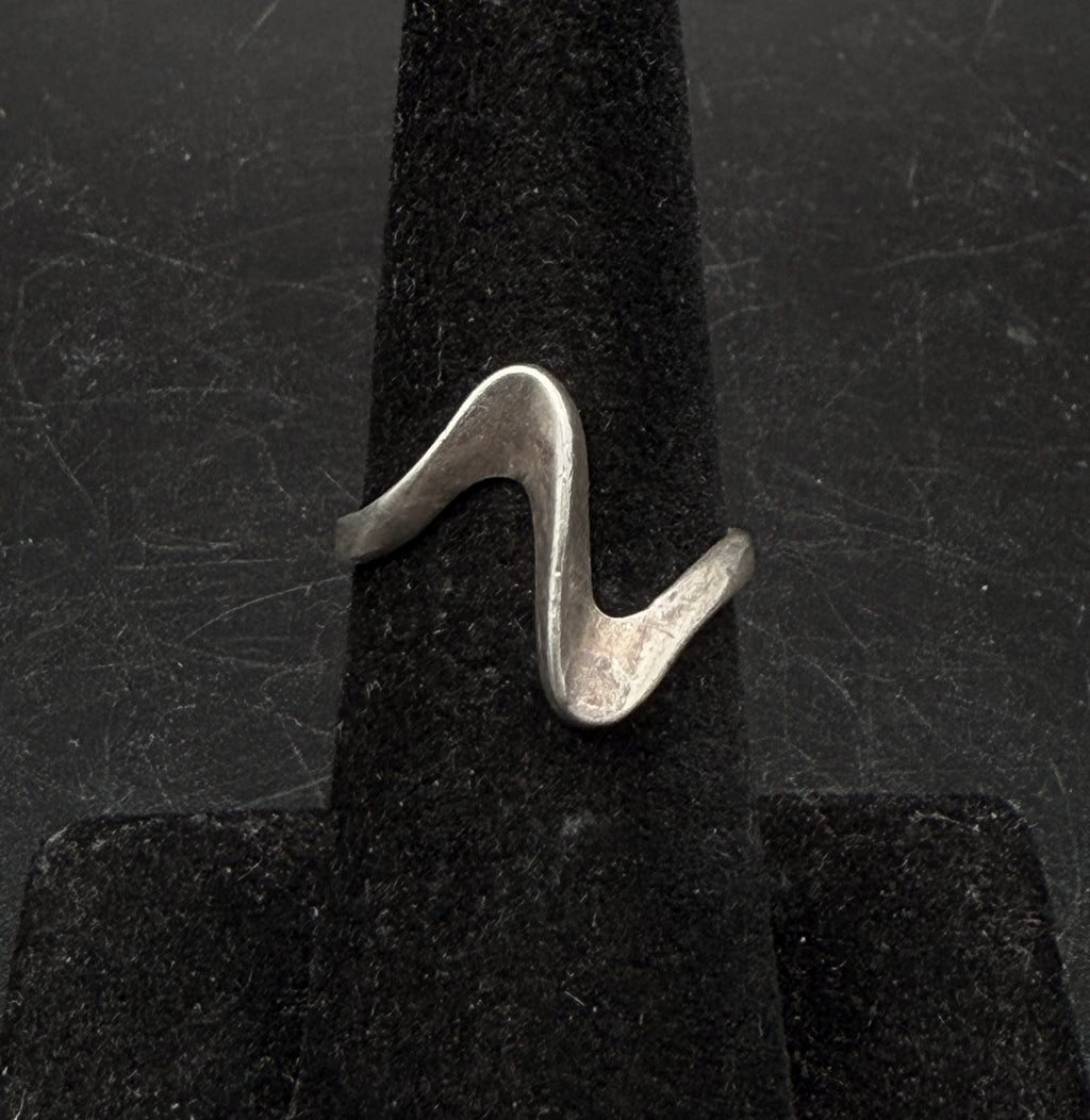 Vintage Sterling Silver Zigzag Band - Size 6