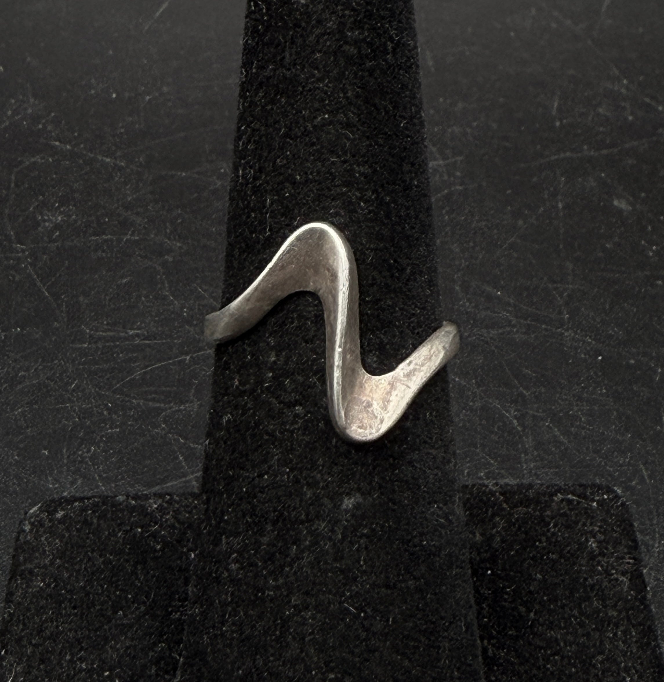 Vintage Sterling Silver Zigzag Band - Size 6