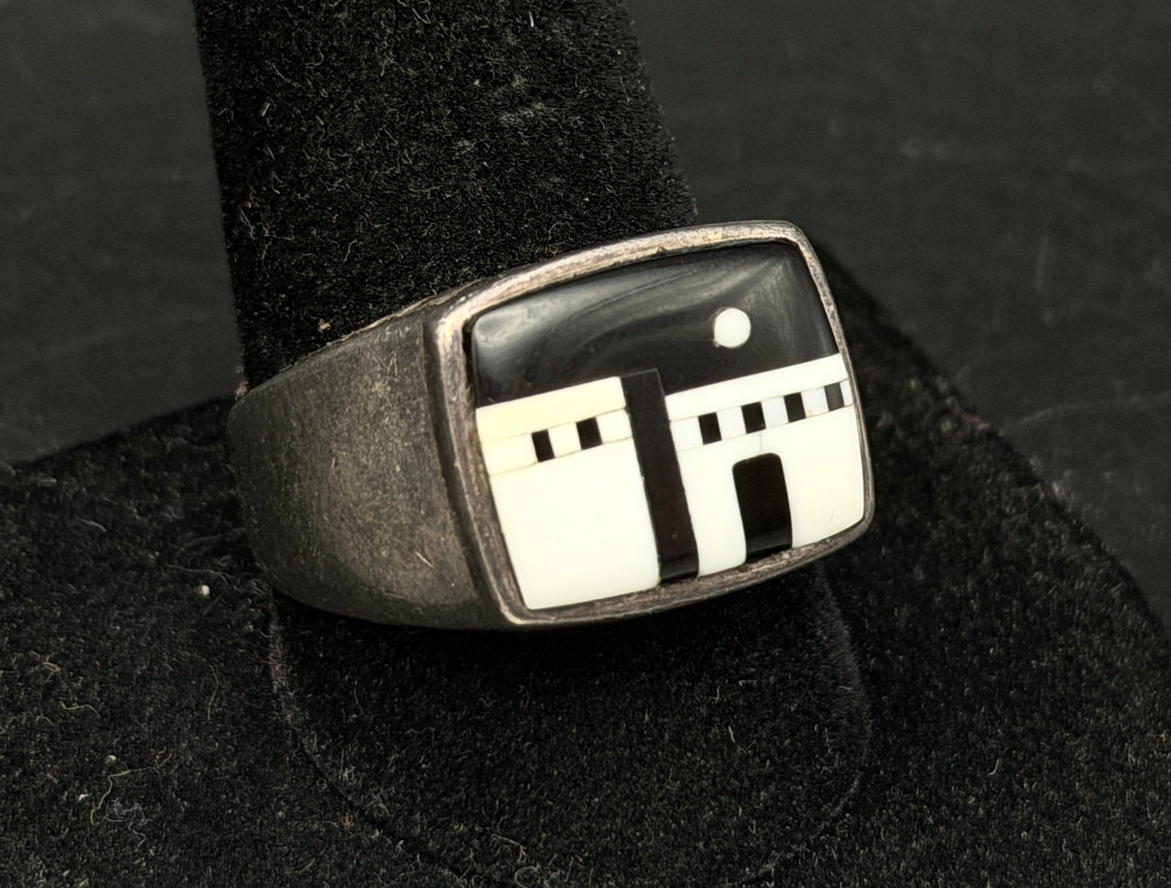 Vintage Handcrafted Sterling Silver Inlaid Pueblo "Storyteller" Ring - Size 10.75