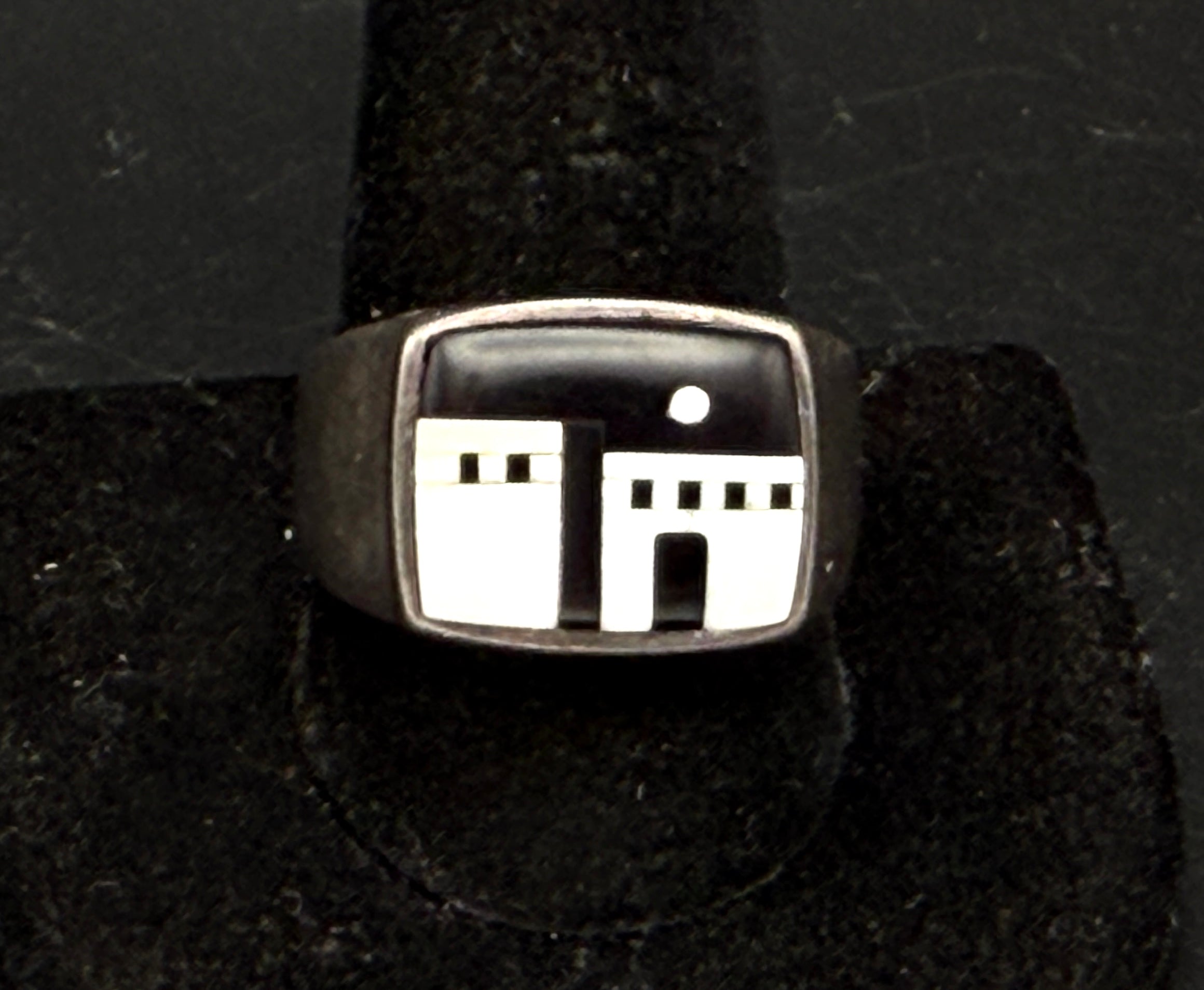 Vintage Handcrafted Sterling Silver Inlaid Pueblo "Storyteller" Ring - Size 10.75