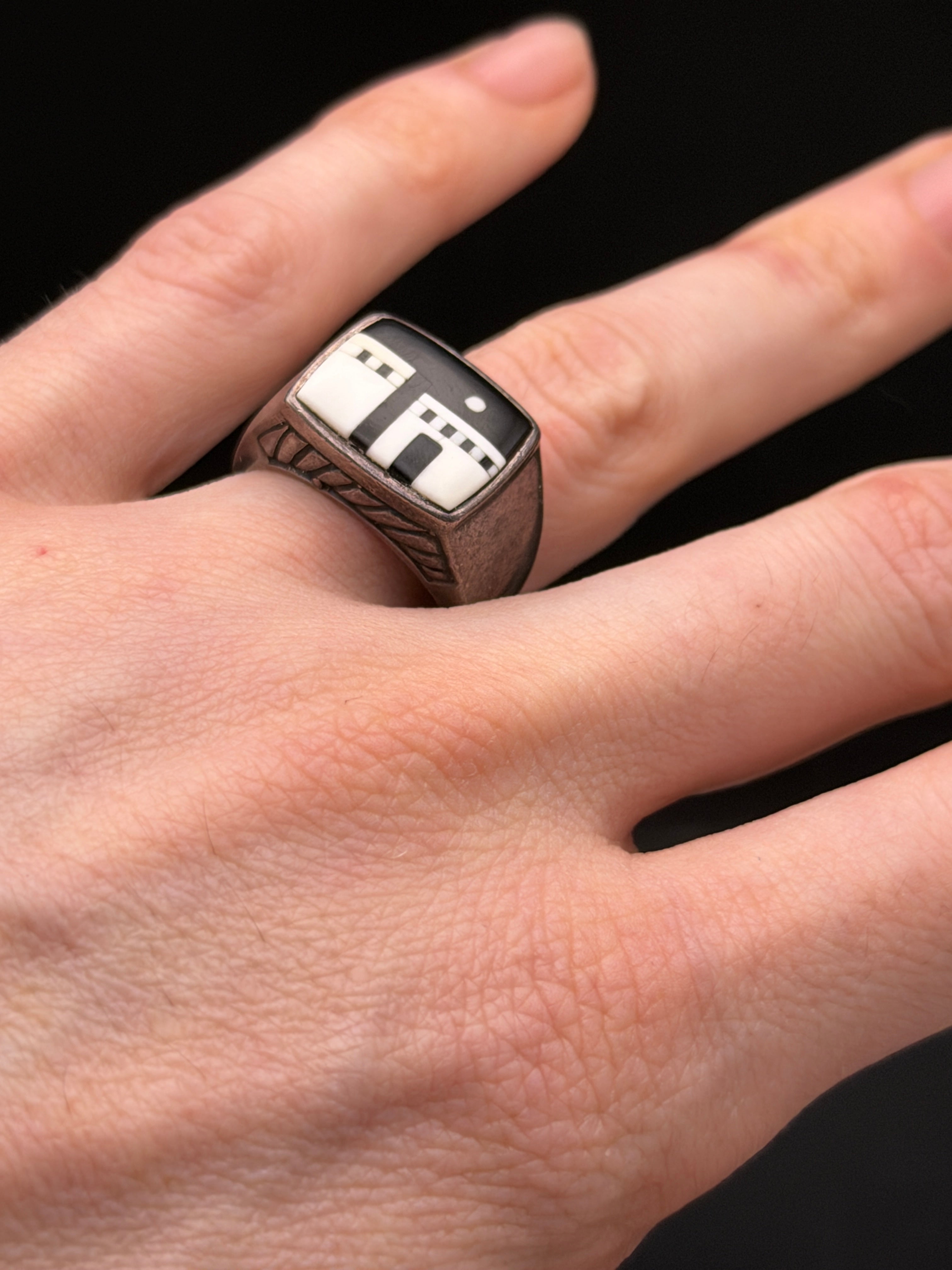 Vintage Handcrafted Sterling Silver Inlaid Pueblo "Storyteller" Ring - Size 10.75