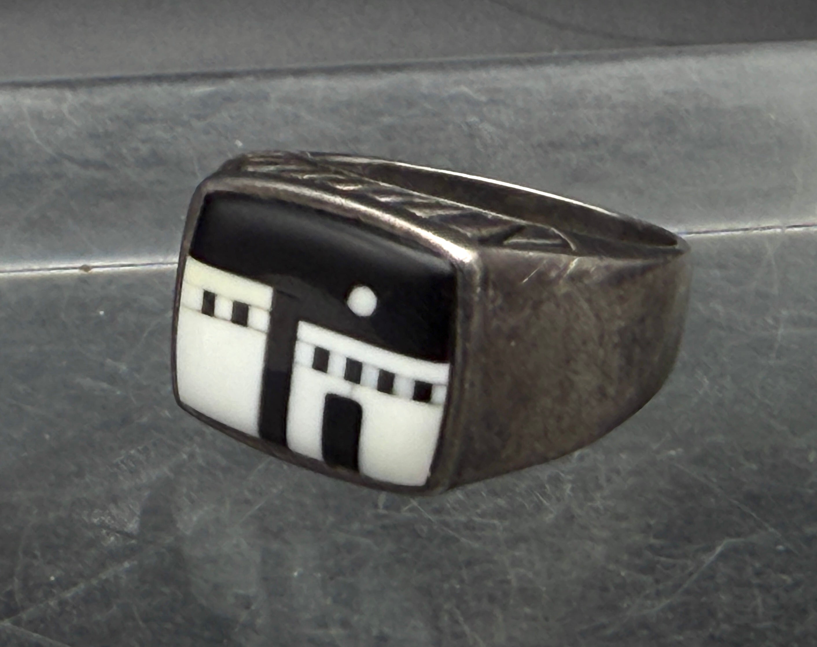 Vintage Handcrafted Sterling Silver Inlaid Pueblo "Storyteller" Ring - Size 10.75