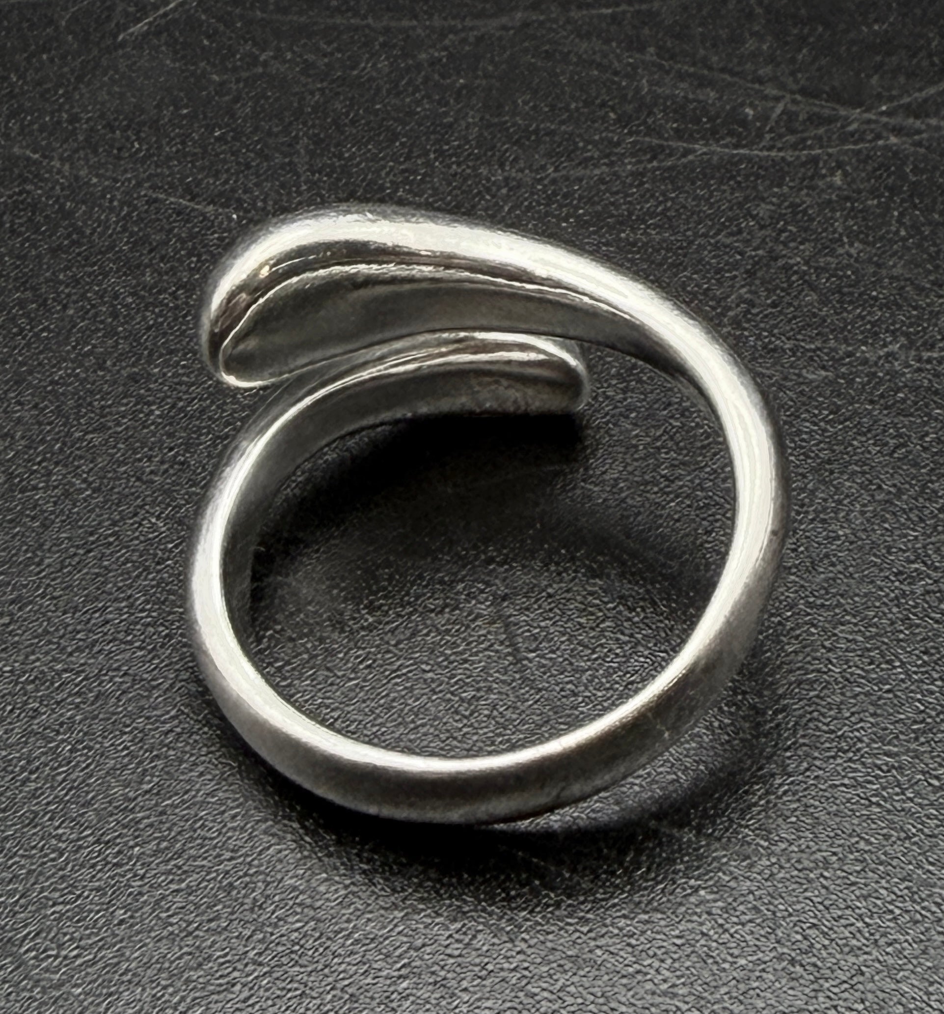 Vintage Sterling Silver Bypass Band Ring - Size 6.5+
