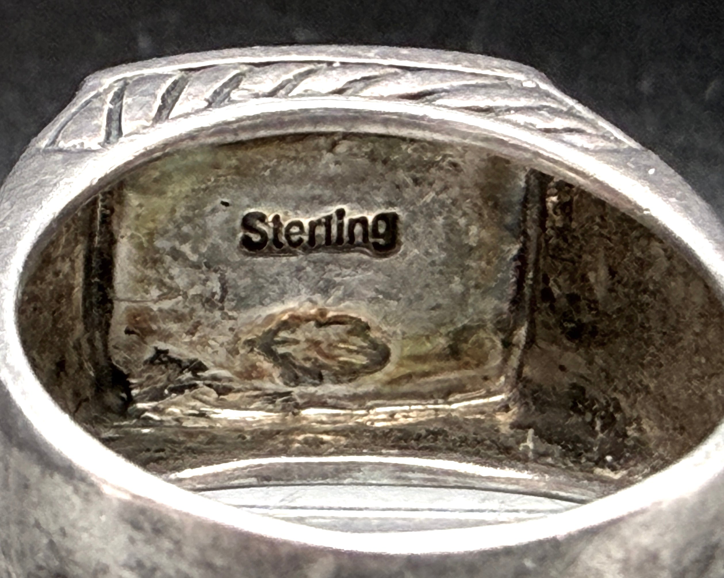 Vintage Handcrafted Sterling Silver Inlaid Pueblo "Storyteller" Ring - Size 10.75