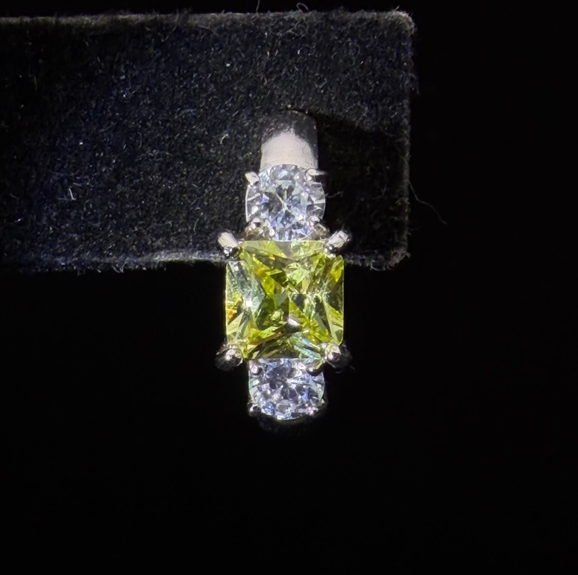 UNMATCHED Vintage Sterling Silver Green CZ Earring