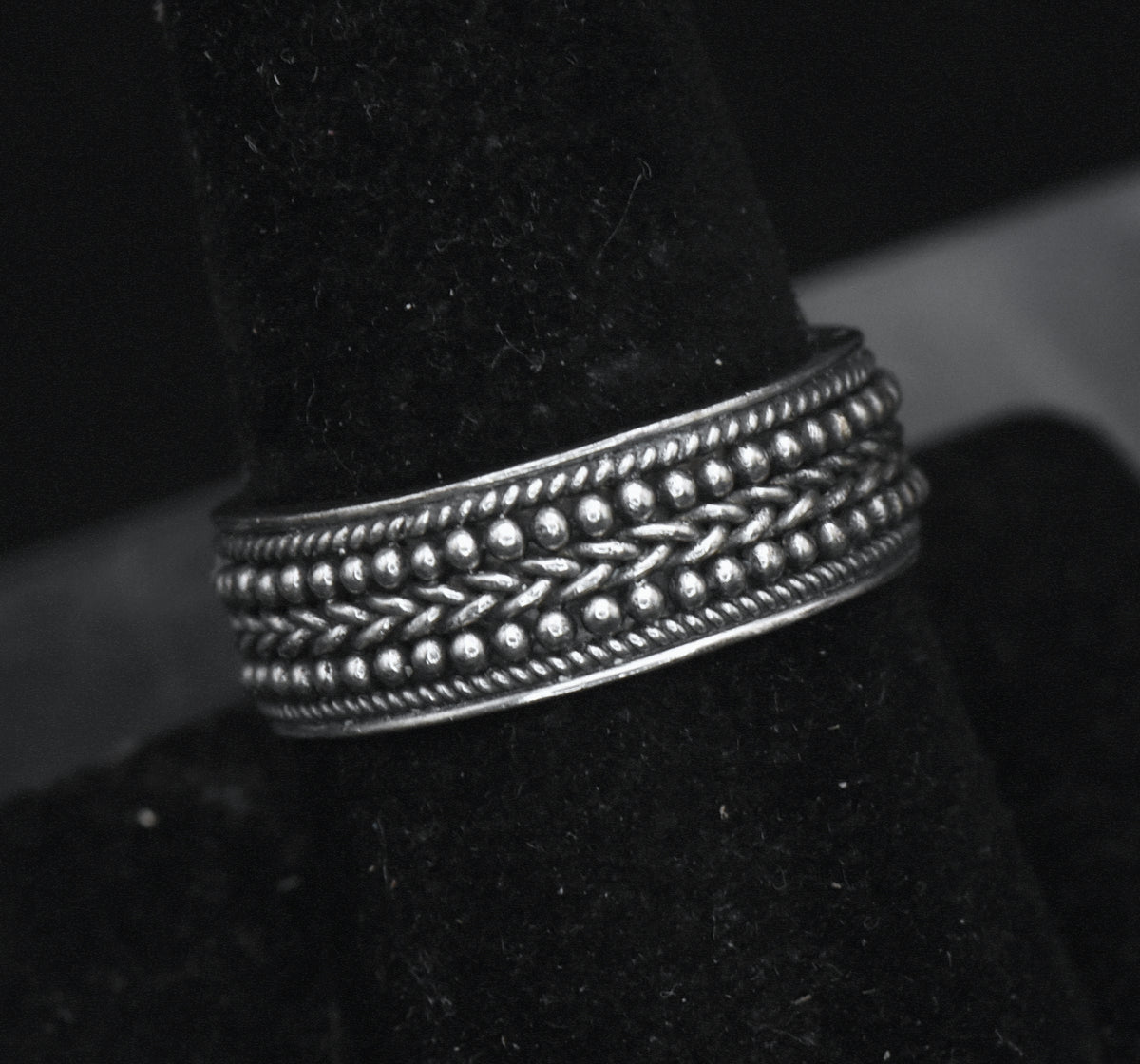 Vintage Sterling Silver Intricate Design Band - Size 8.75