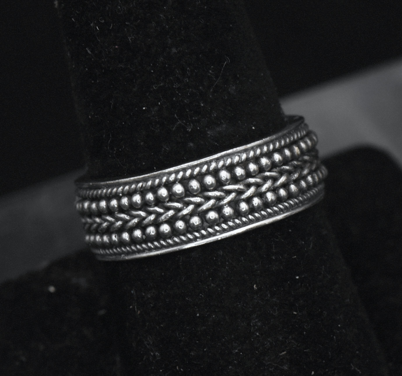 Vintage Sterling Silver Intricate Design Band - Size 8.75