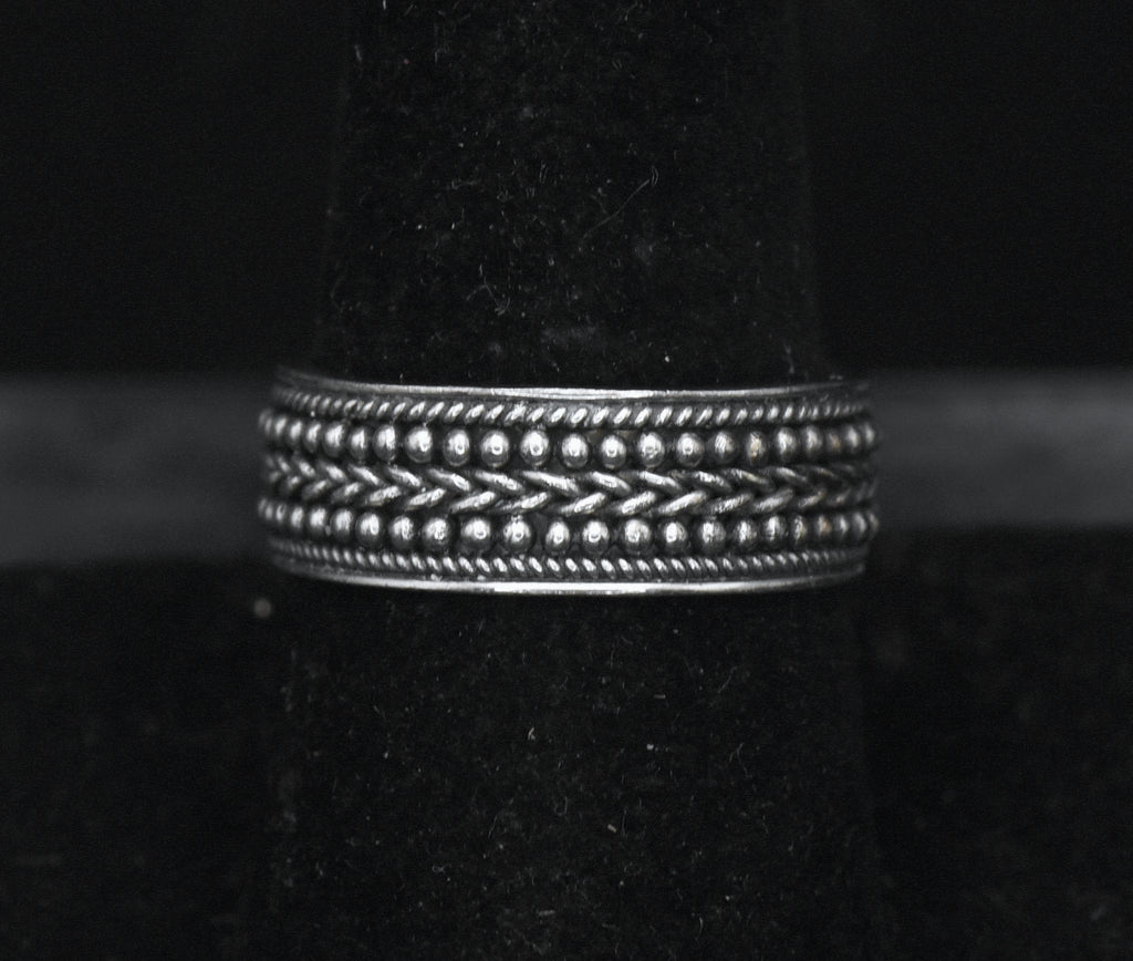 Vintage Sterling Silver Intricate Design Band - Size 8.75