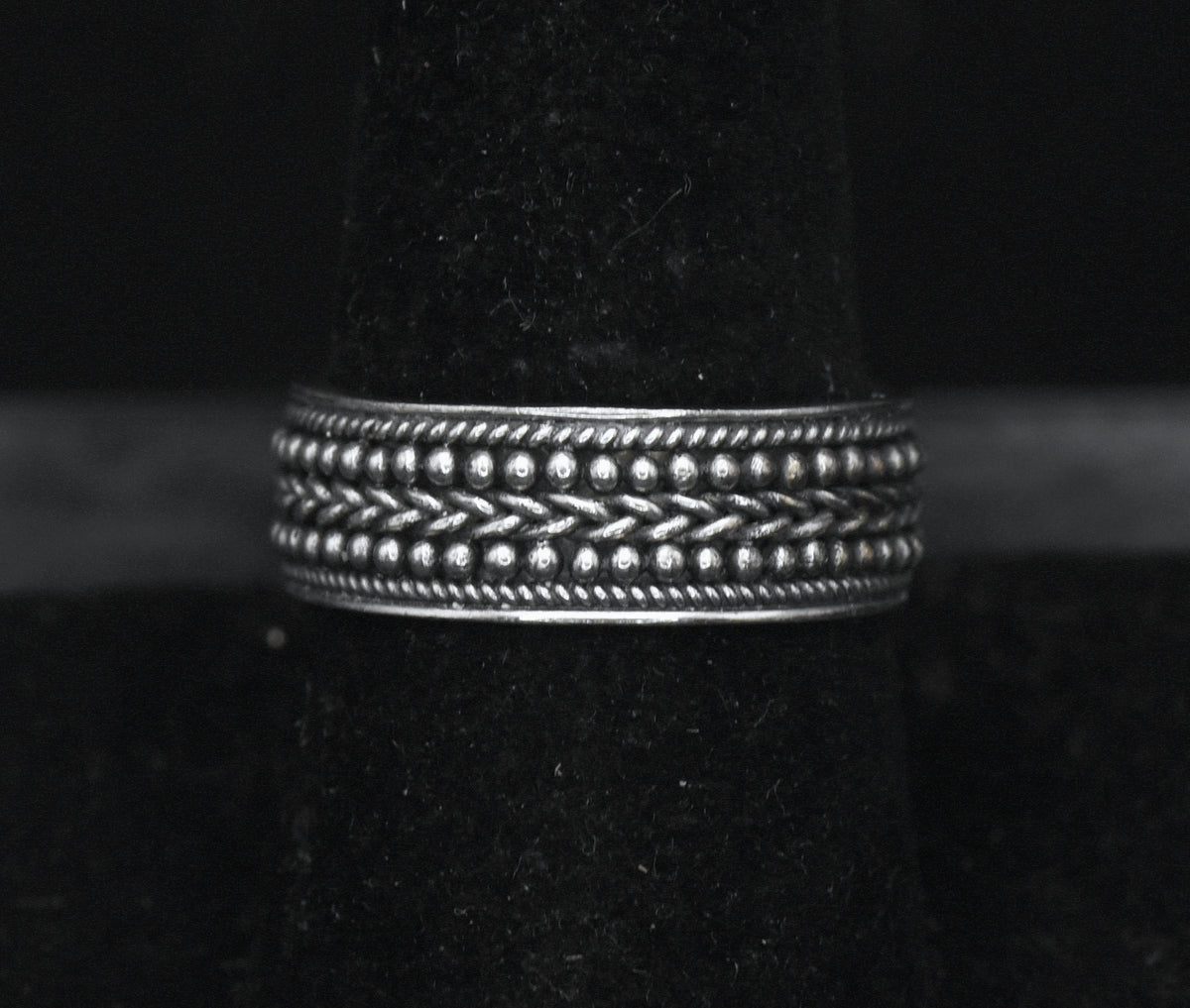 Vintage Sterling Silver Intricate Design Band - Size 8.75