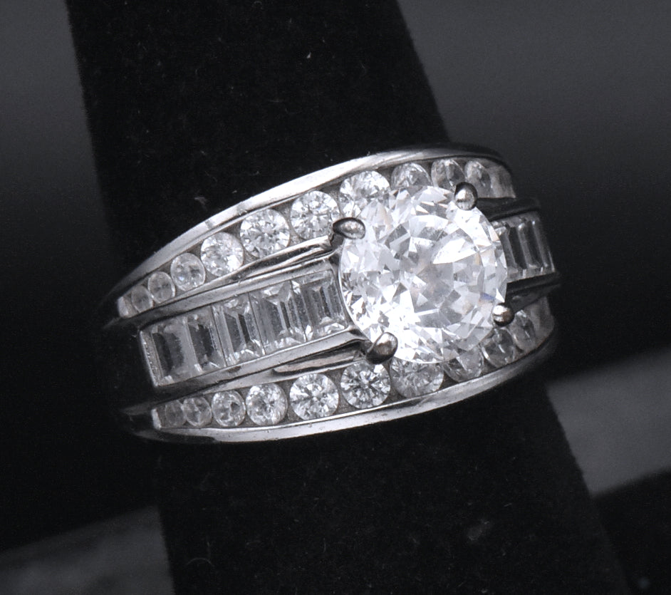 Stunning Sterling Silver Cubic Zirconia Ring - Size 6.25