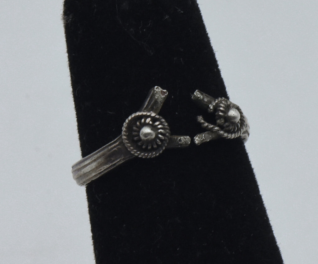 Vintage Handmade Sterling Silver Ring - Size 2.5 BROKEN