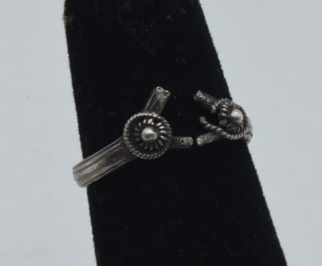 Vintage Handmade Sterling Silver Ring - Size 2.5 BROKEN