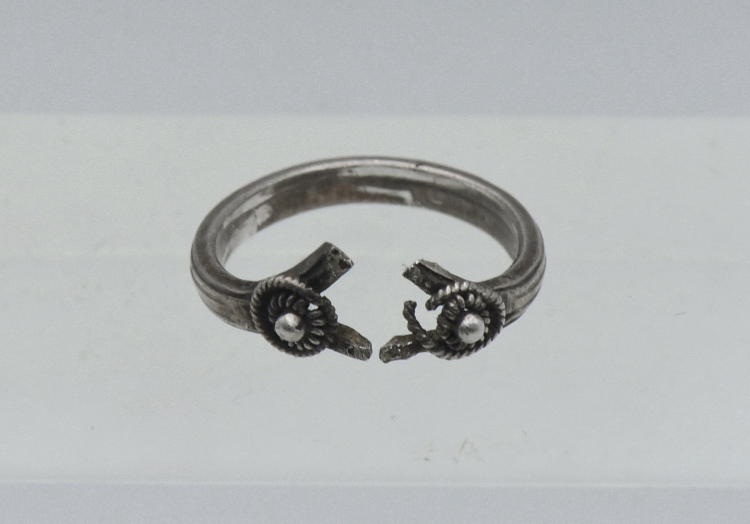Vintage Handmade Sterling Silver Ring - Size 2.5 BROKEN