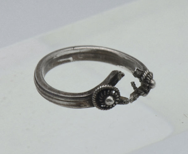 Vintage Handmade Sterling Silver Ring - Size 2.5 BROKEN
