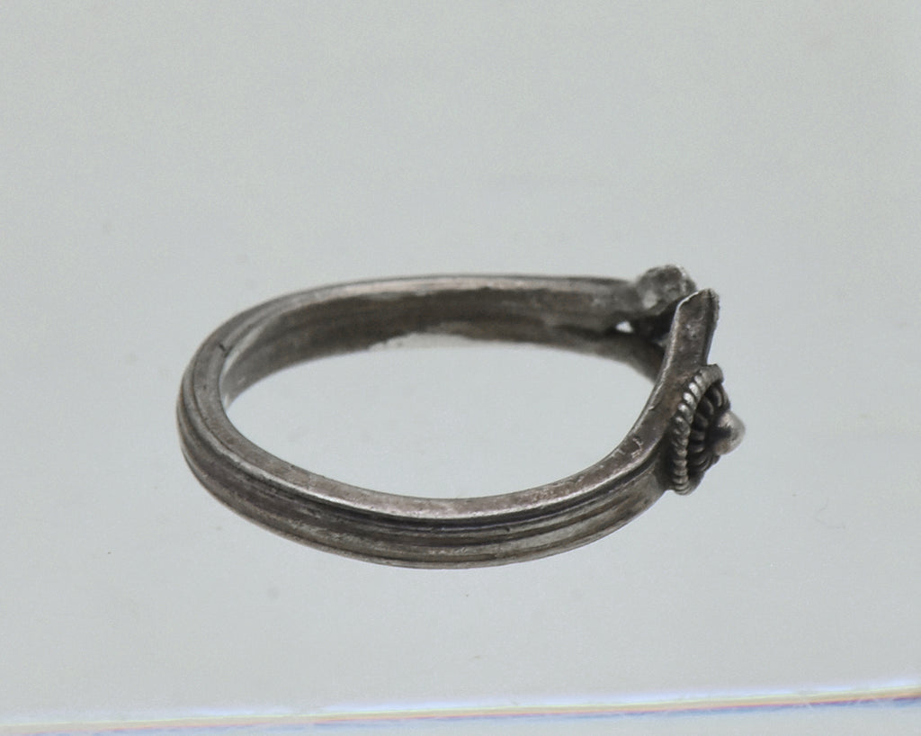 Vintage Handmade Sterling Silver Ring - Size 2.5 BROKEN