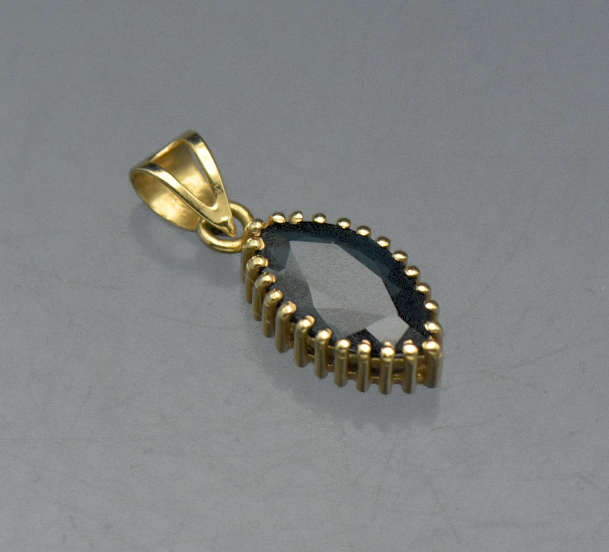 Vintage 14k Gold Blue Sapphire Pendant