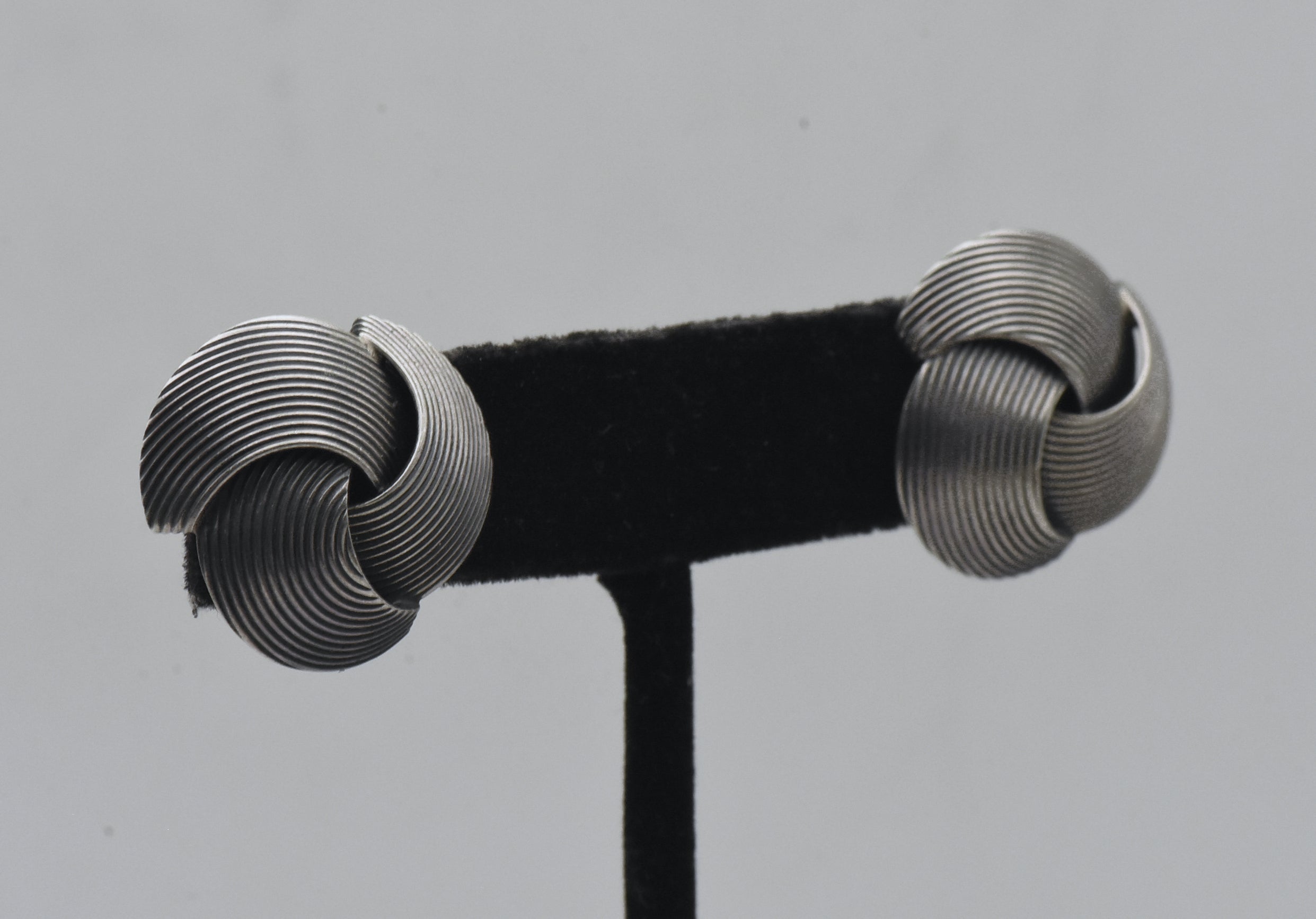 Beau - Vintage Sterling Silver Screw Back Earrings