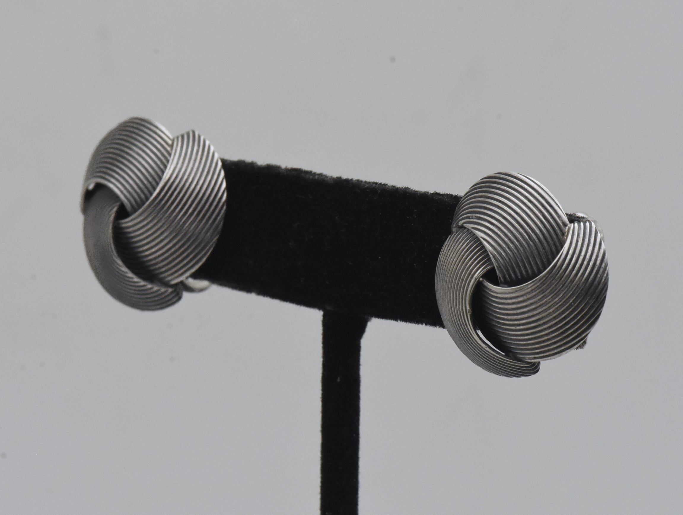 Beau - Vintage Sterling Silver Screw Back Earrings