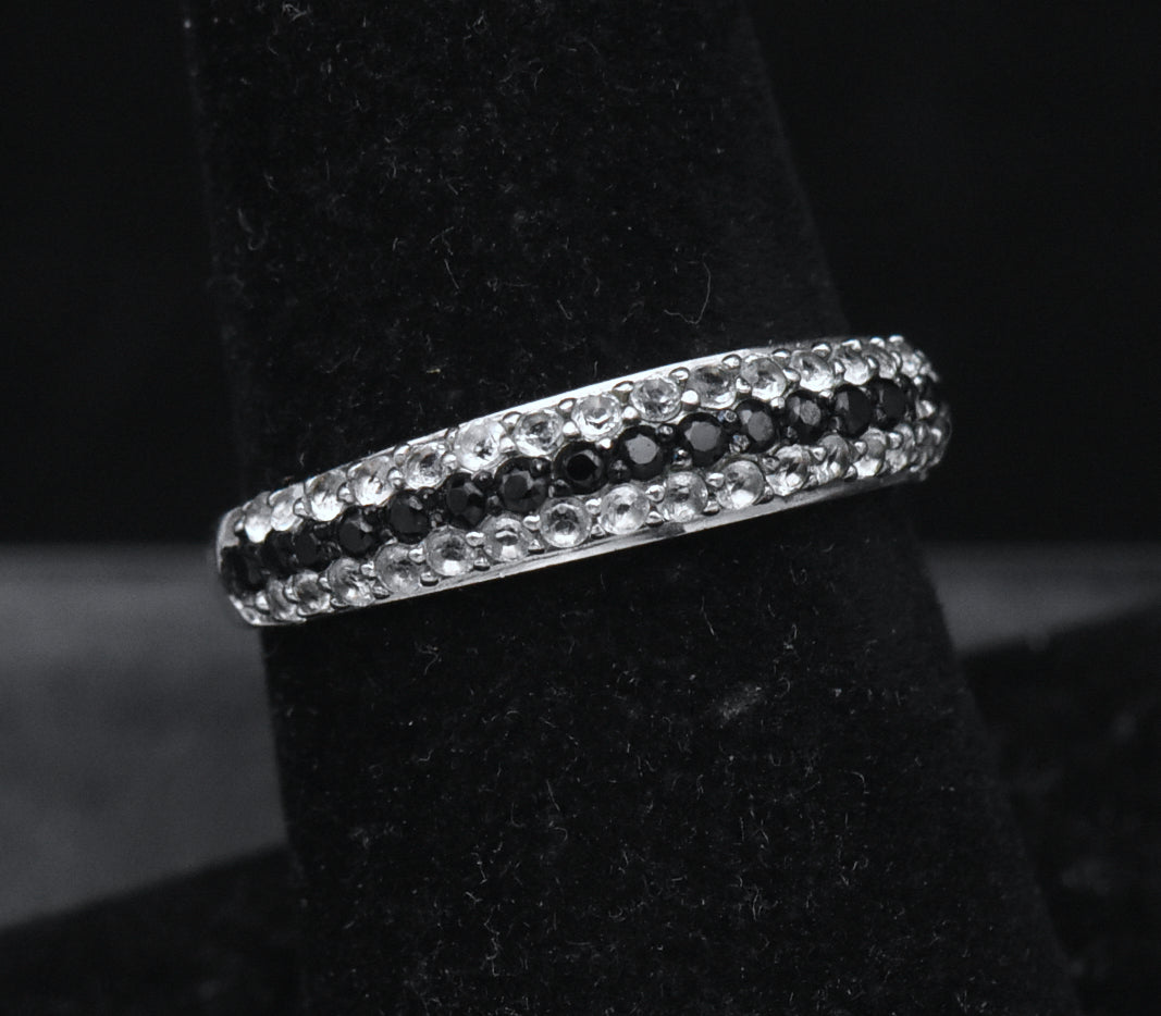 Sterling Silver Black and White Crystals Ring - Size 7.25