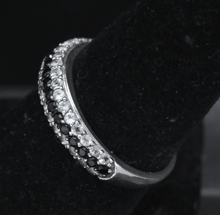 Sterling Silver Black and White Crystals Ring - Size 7.25