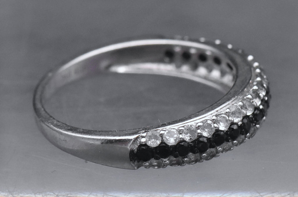 Sterling Silver Black and White Crystals Ring - Size 7.25