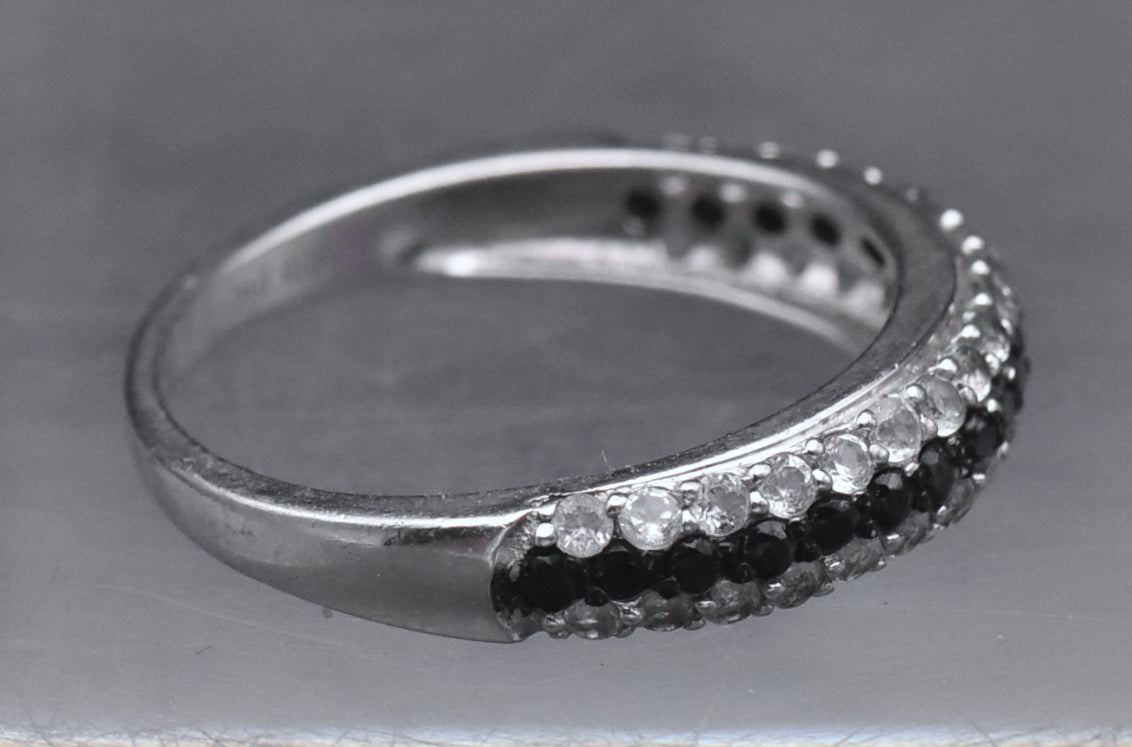 Sterling Silver Black and White Crystals Ring - Size 7.25