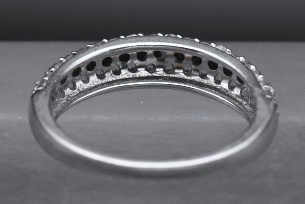 Sterling Silver Black and White Crystals Ring - Size 7.25