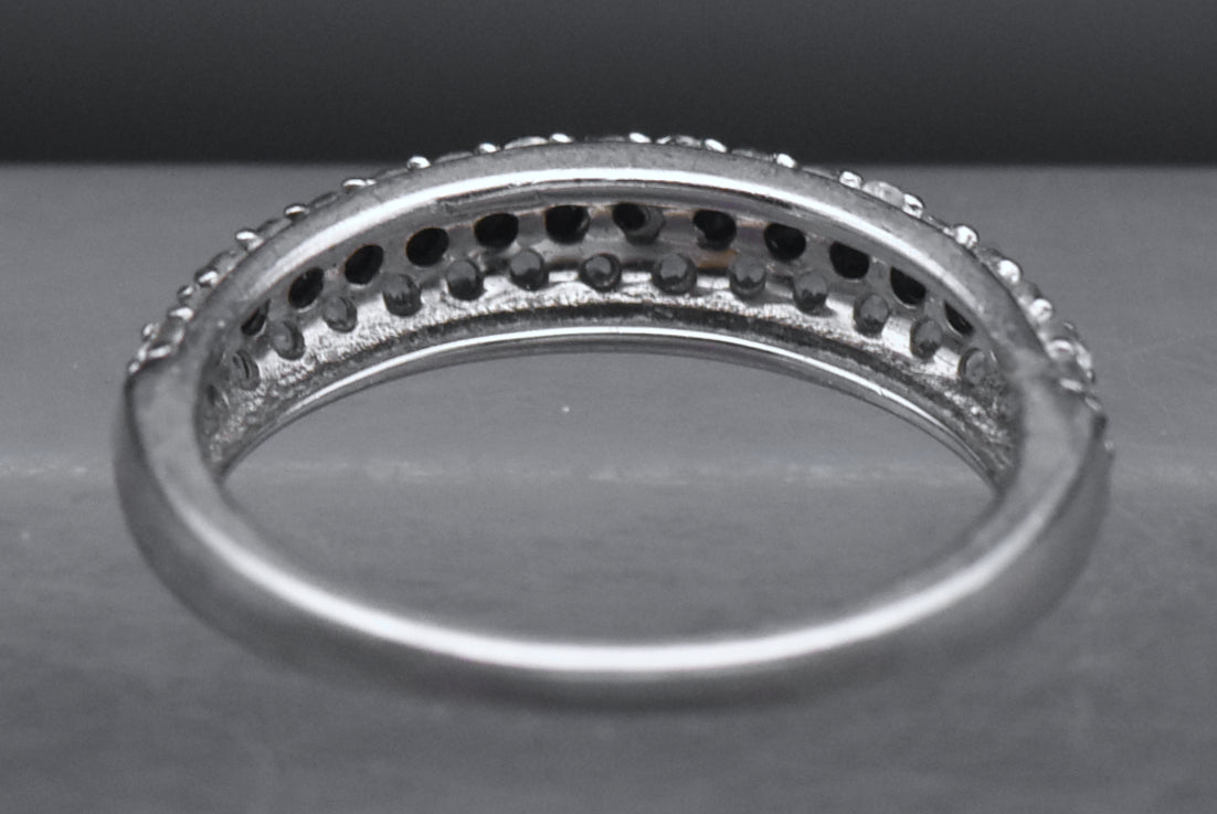 Sterling Silver Black and White Crystals Ring - Size 7.25
