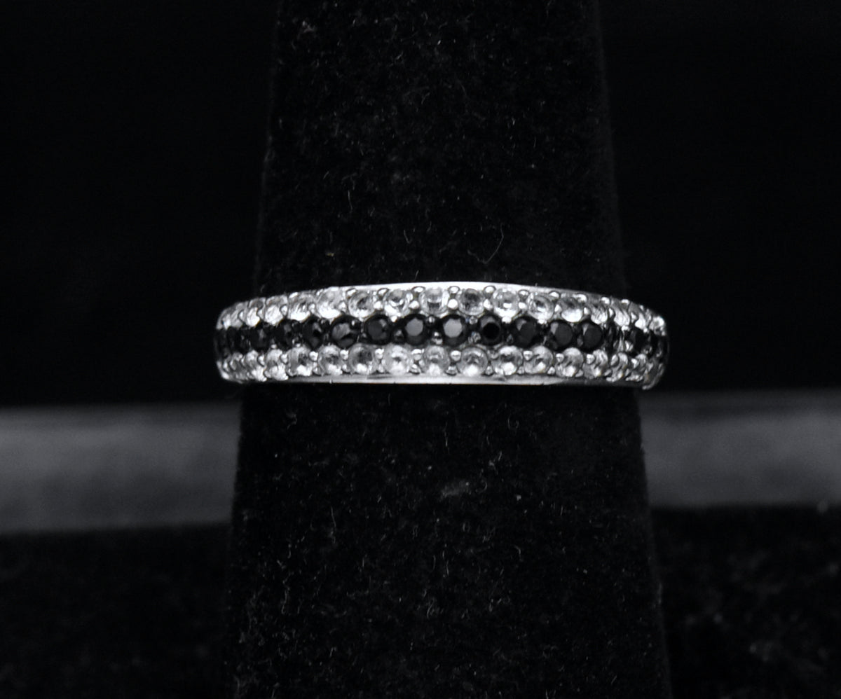 Sterling Silver Black and White Crystals Ring - Size 7.25