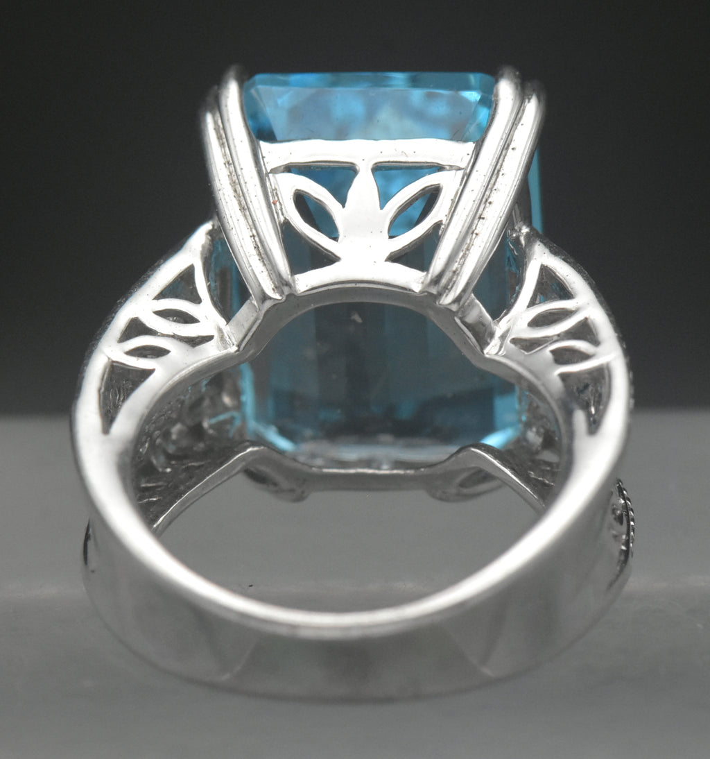 Vintage Large Blue Topaz Sterling Silver Ring - Size 6