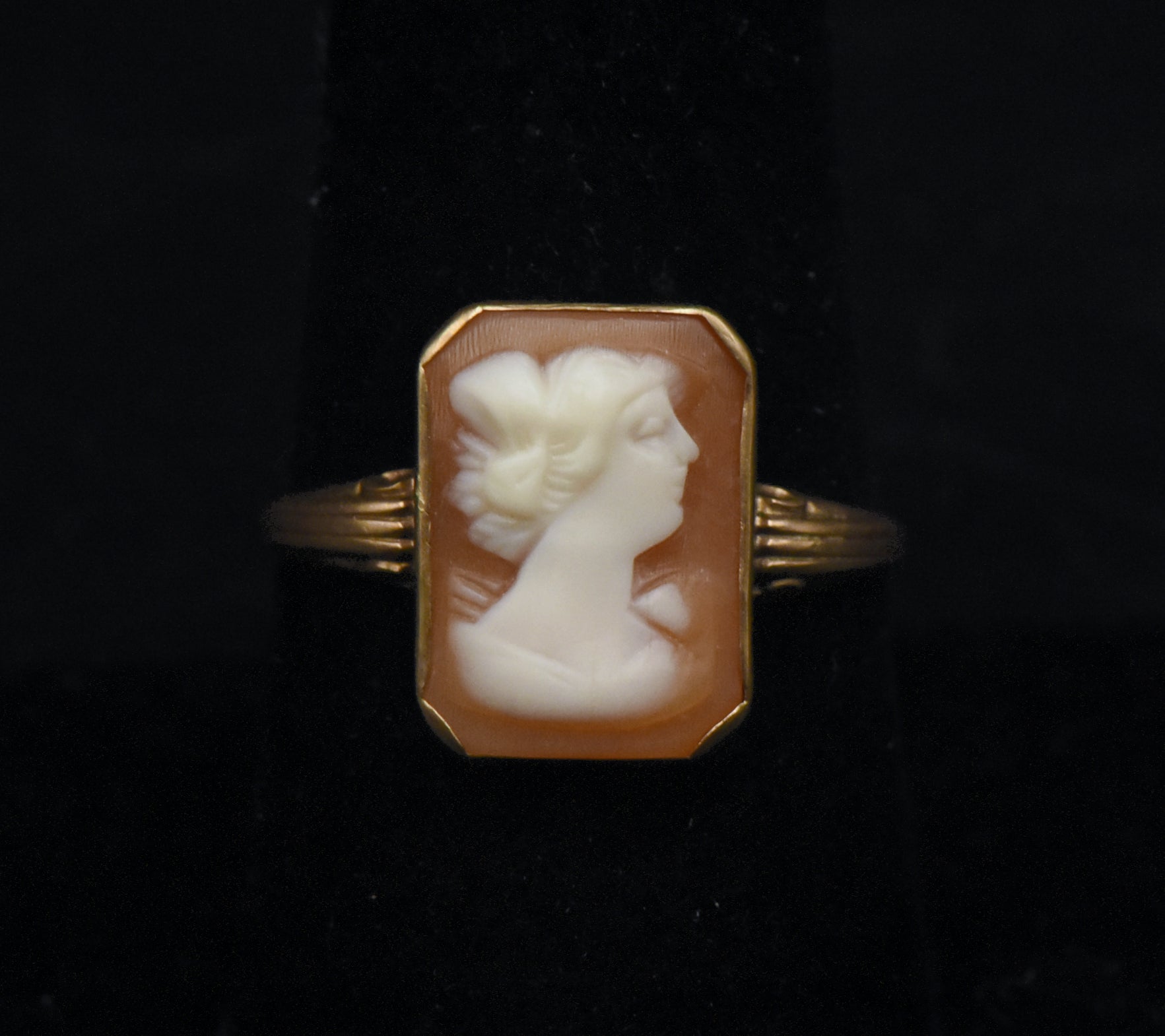 Vintage 10k Gold Cameo Ring - Size 8.5