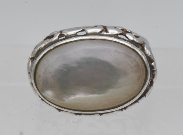 Château d'Argent - Vintage Sterling Silver and Mother of Pearl Ring - Size 7