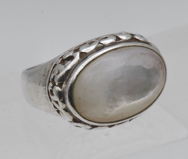 Château d'Argent - Vintage Sterling Silver and Mother of Pearl Ring - Size 7