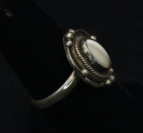 Vintage Sterling Silver Cat's Eye Glass Ring - Size 6.75